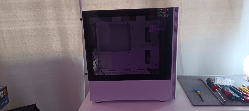 *БЯЛА*Компютърна кутия за мини дъно.