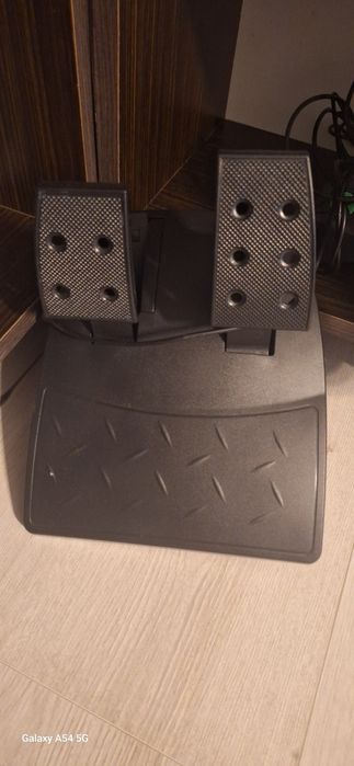 Volan cu pedale pentru jocuri