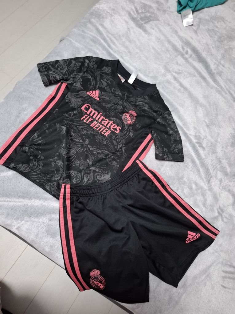 Оригинален Футболен екип Adidas Real Madrid116см.5-6год