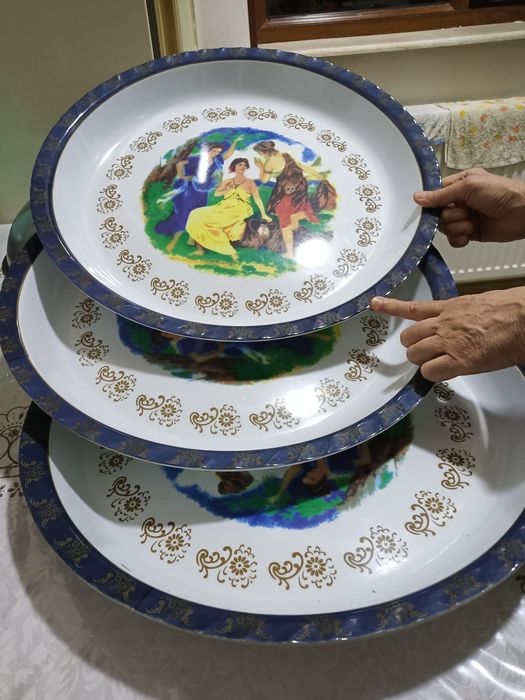 Продается подносы пластмассовые МАДОННА