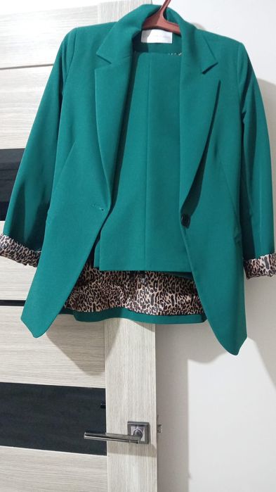 Продам костюм 44-46