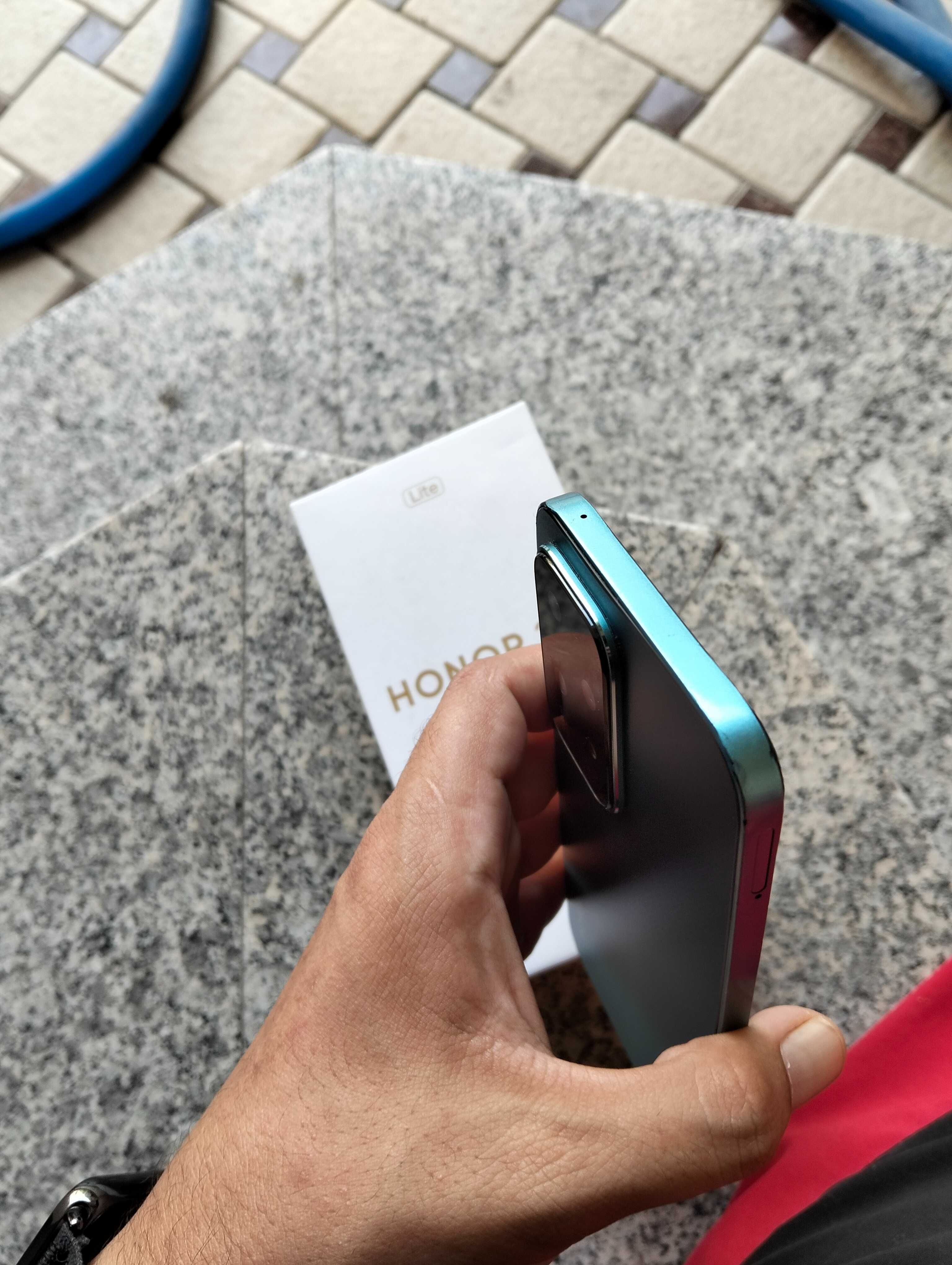 Honor 200 lite 5G 8/256 гб в отличном состоянии с коробкой и доку...