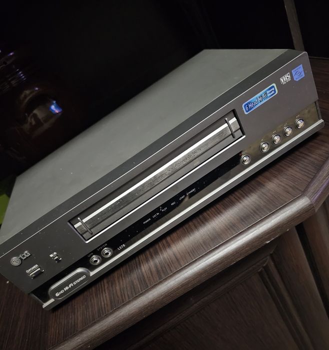 Видеомагнитафон LG стерео