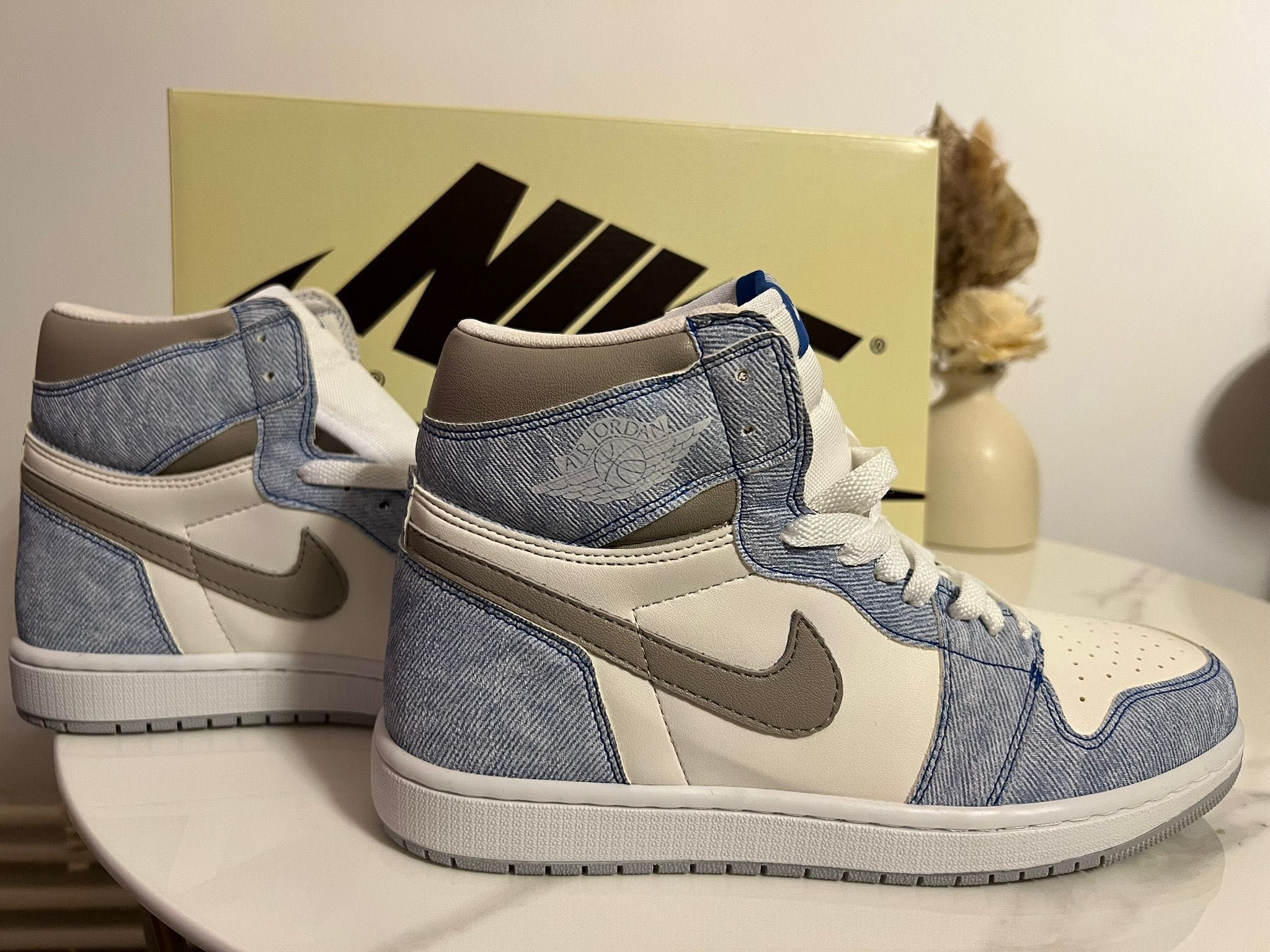 Jordan 1 Hyper Royal