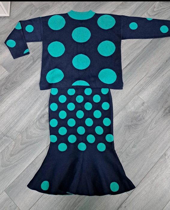 Set costum fusta si pulover