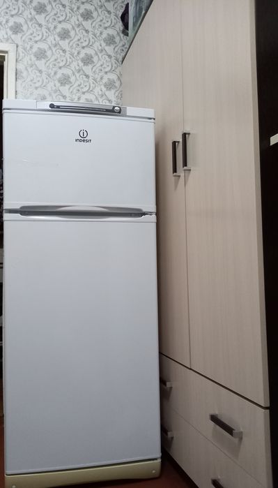 Холодильник indesit