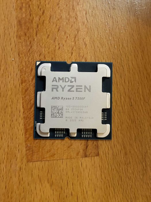 Vând procesor AMD 7500f + cooler Arctic in stare ca nouă