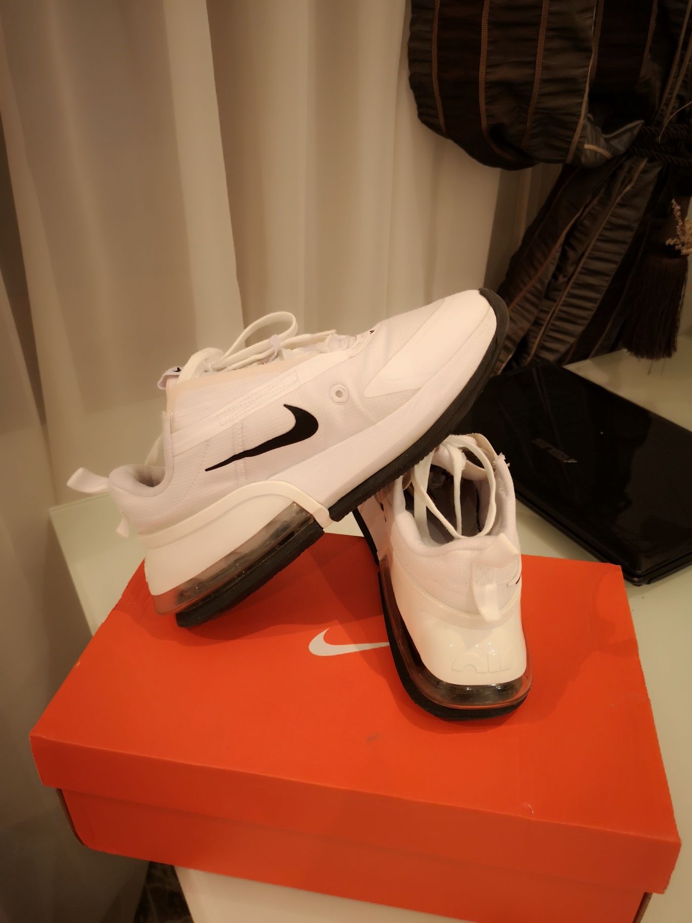 Adidasi Nike air max uo