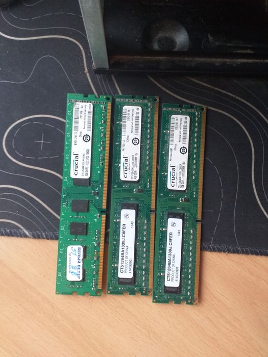 Плашки по 4 гб DDR 3