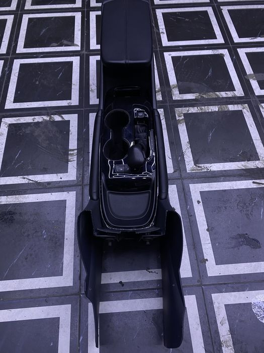 Malibu bar onixdan yechilgan