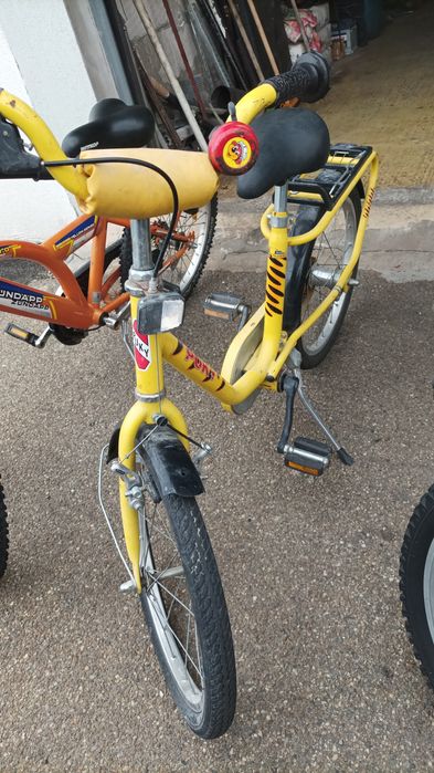 De vânzare trei biciclete