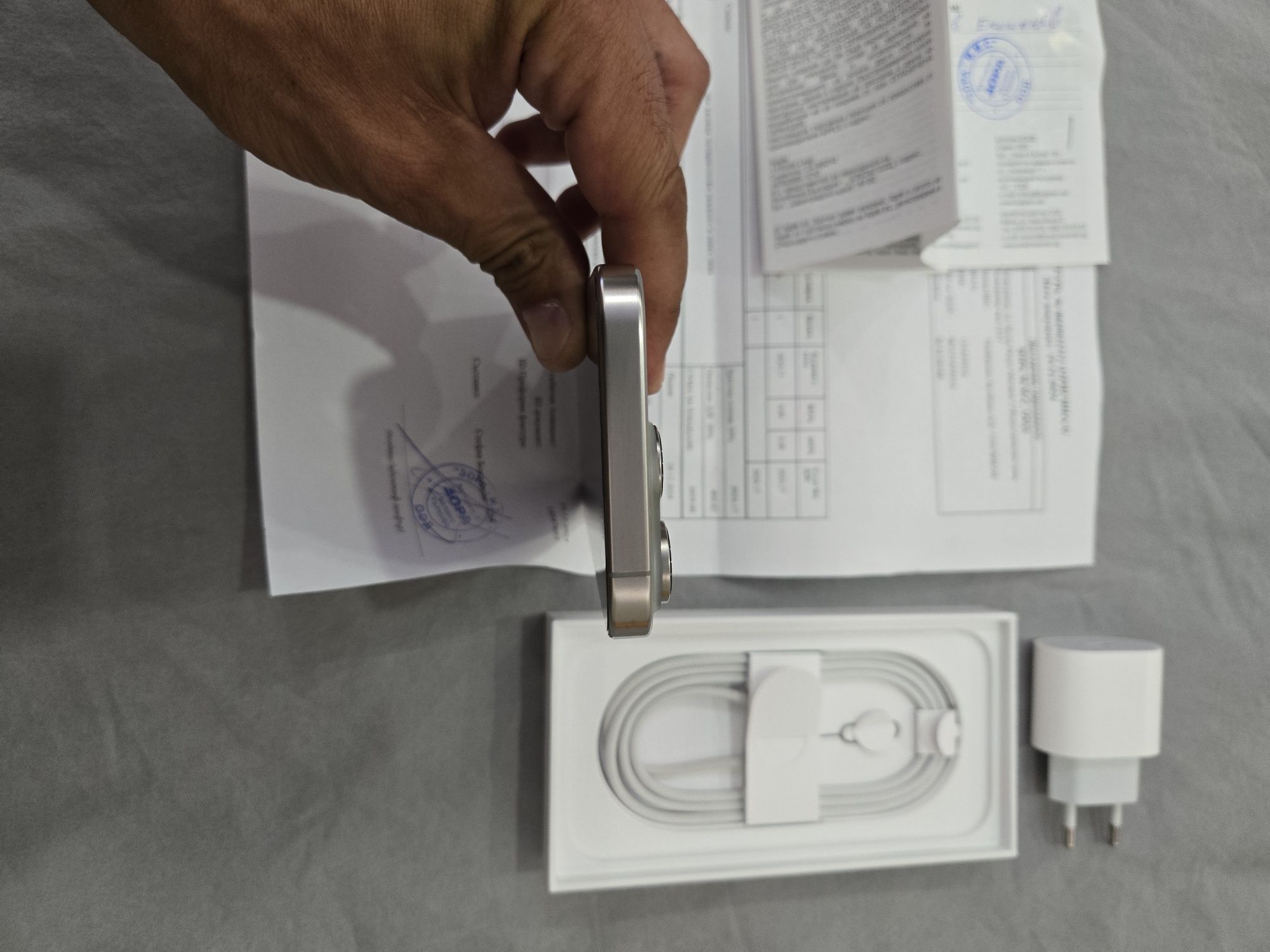 Продавам Iphone 16 pro , 128 GB, Natural Titanium