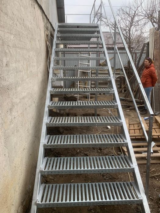 Scara metalica zincata  exterioara pentru ,case, beciuri și incendii