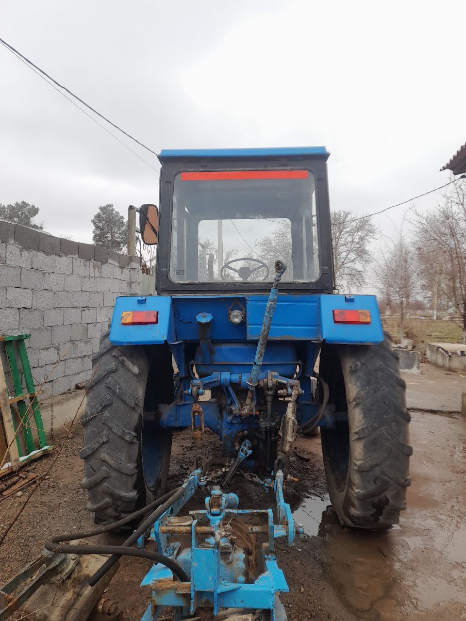 Traktor T28 yaxshi yurib turibdi