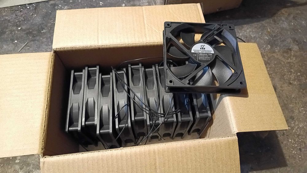 Продавам вентилаторои 220 V , 120*120 mm. - 10 броя