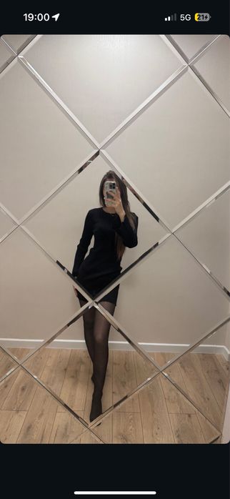 Короткое платье, в черном цвете