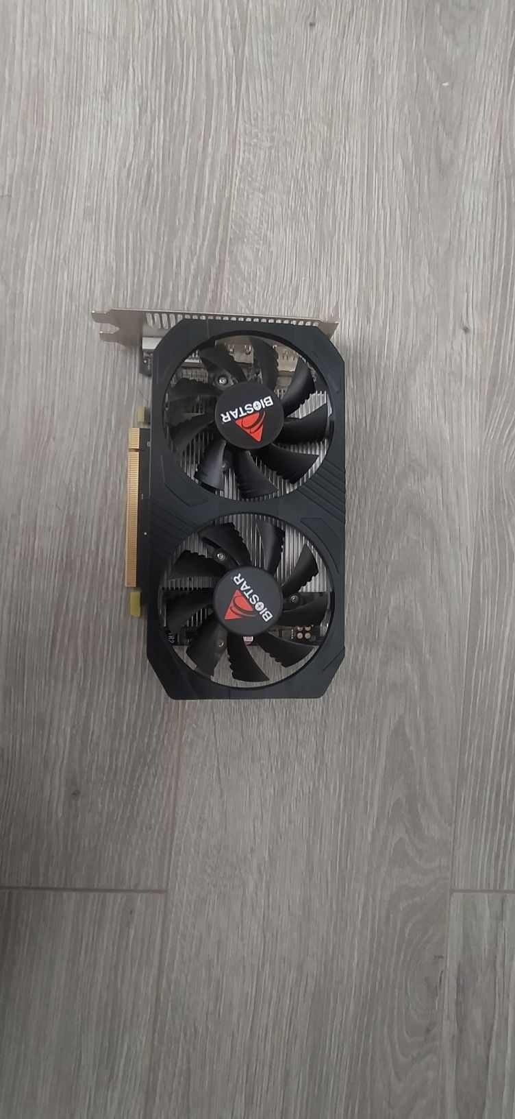 продам Radeon RX560