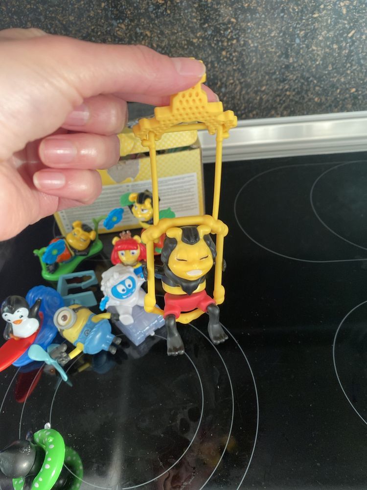 Играчки киндер изненада Kinder surprise мече кукла