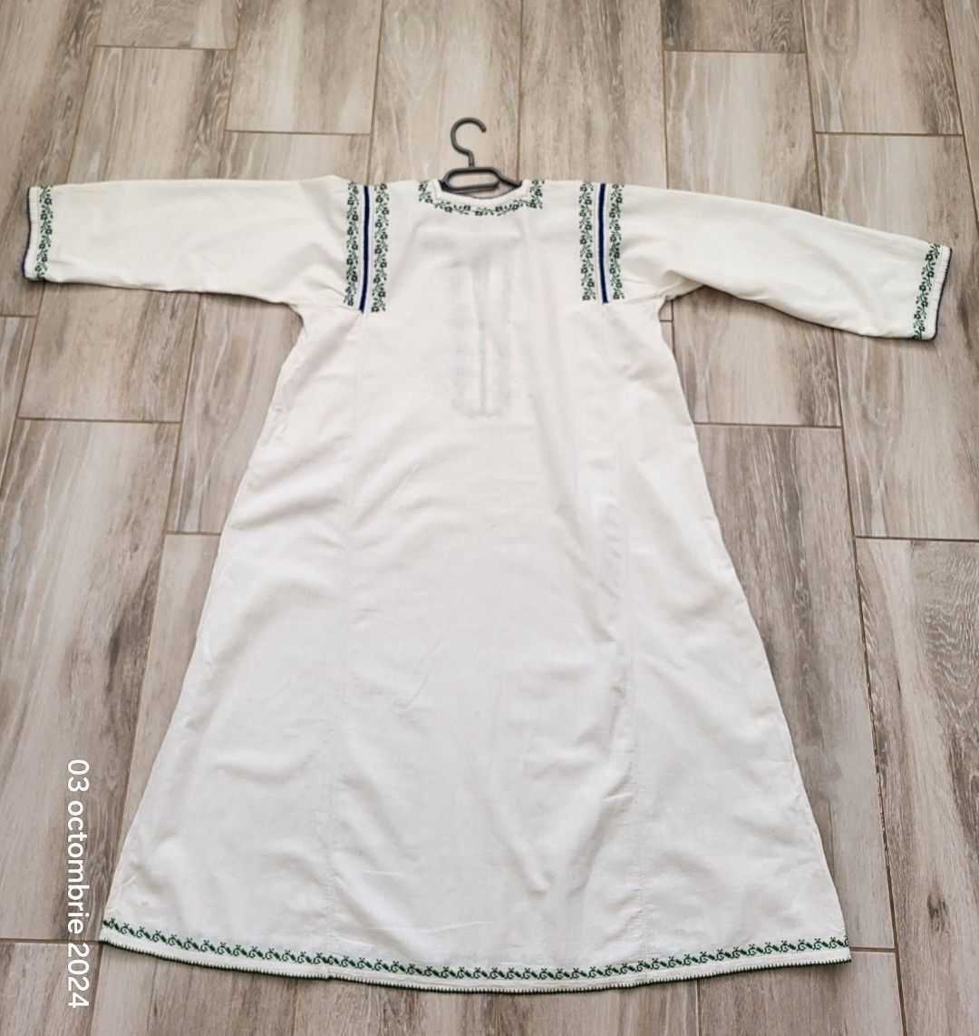 Ie veche traditionala moldoveneasca