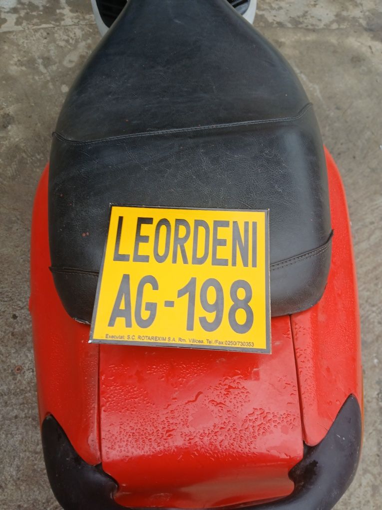 Vând scuter Gilera rumen 49cc