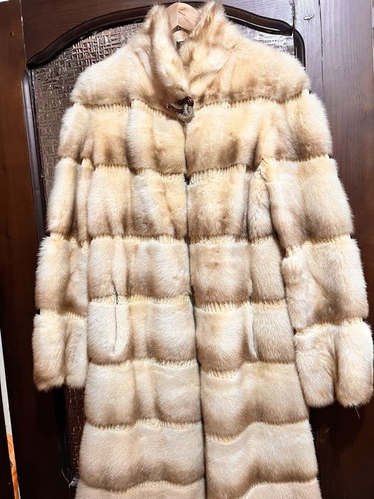 Продам норковую шубу