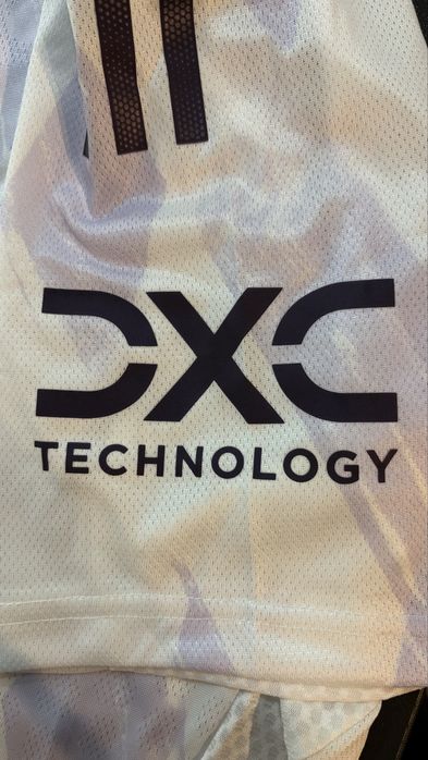 Футболен екип на Манчестър Юнайтед сезон 2025/2026