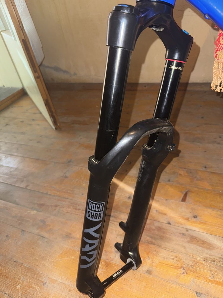 Вилка Rockshox Yari 2018 RC 180 27.5