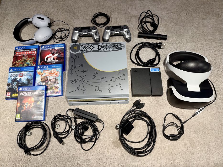 Пълен комплект PS4 Pro God of War, VR, 2 джойстика, 5 игри, слушалки
