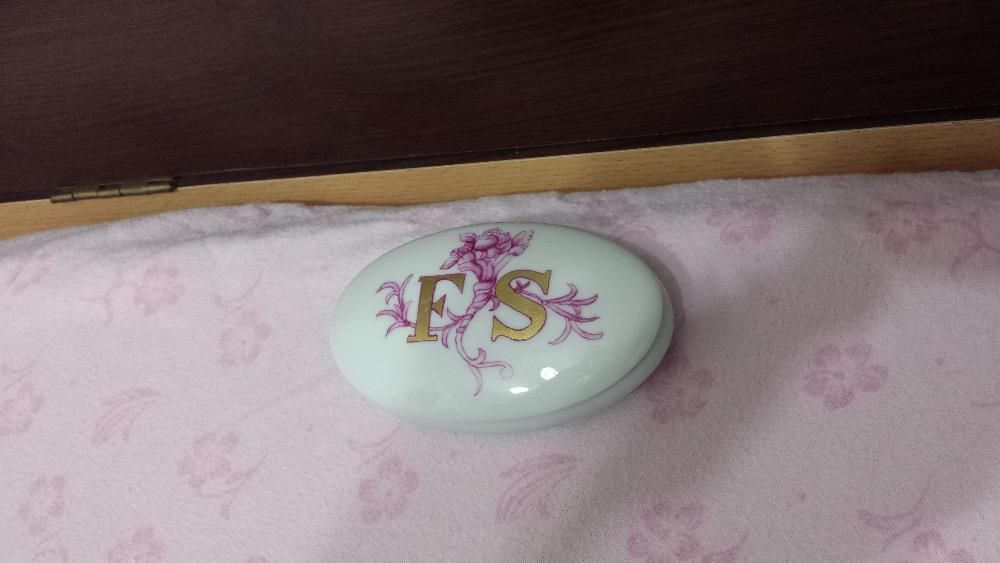 ,,Limoges France"-cutie pentru bijuterii din porțelan, în foiță de aur