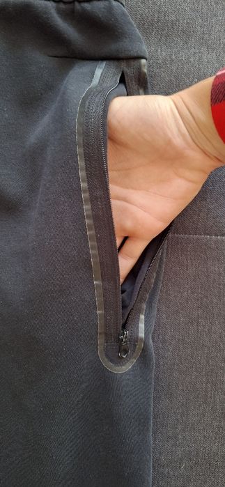 Продавам Nike tech black.Old edition
