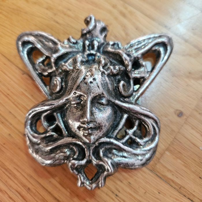 Acesoriu vintage curea