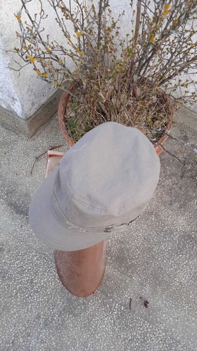 Шапка кепе спортно с козирка military BENETTON с кристали Сваровски