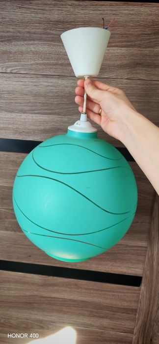 Продам рабочую люстру