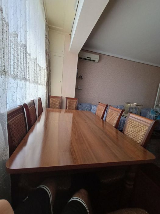 Продается стол и стулья