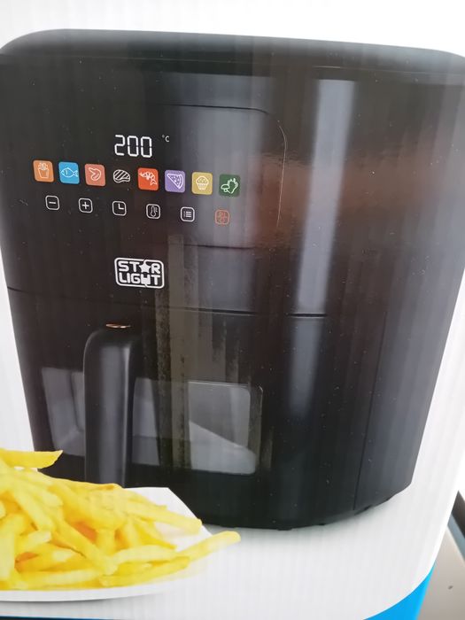 Airfrayer cuptor cu aer cald