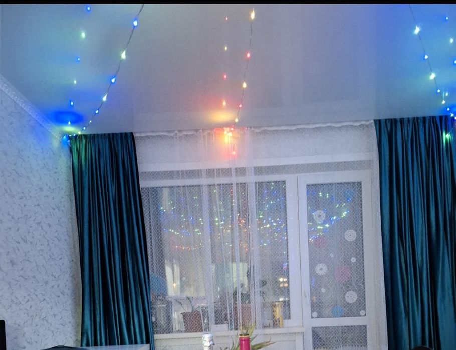 Продам шторы изумрудного цвета, материал бархат