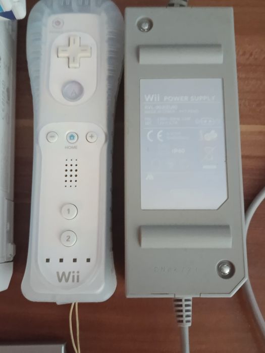 Consola Nintendo Wii + accesorii + jocuri