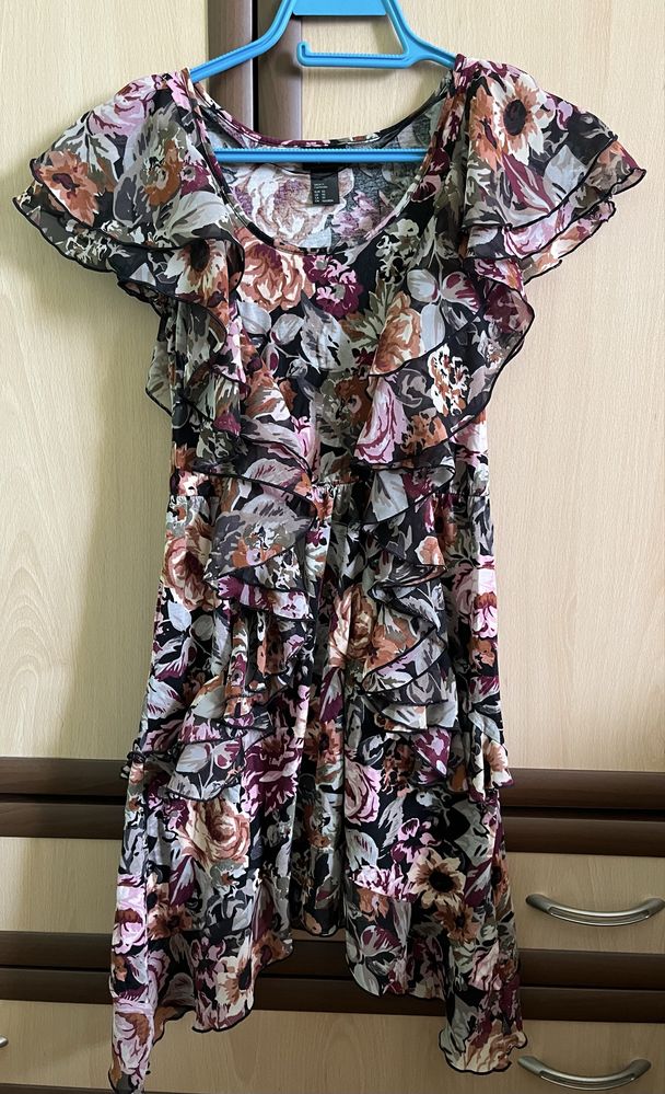 Къса рокля H&M.