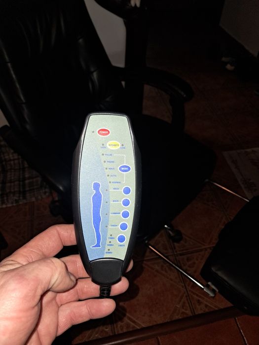 Vând scaun birou din piele cu masaj