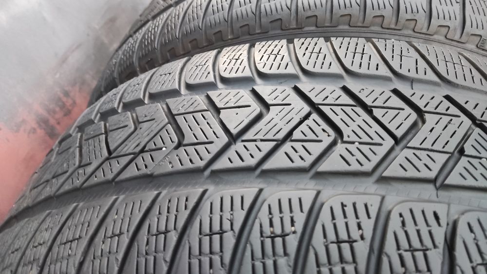 4бр. зимни гуми 235/55/20 Pirelli Scorpion Winter 
dot2321
6+mm
Добро