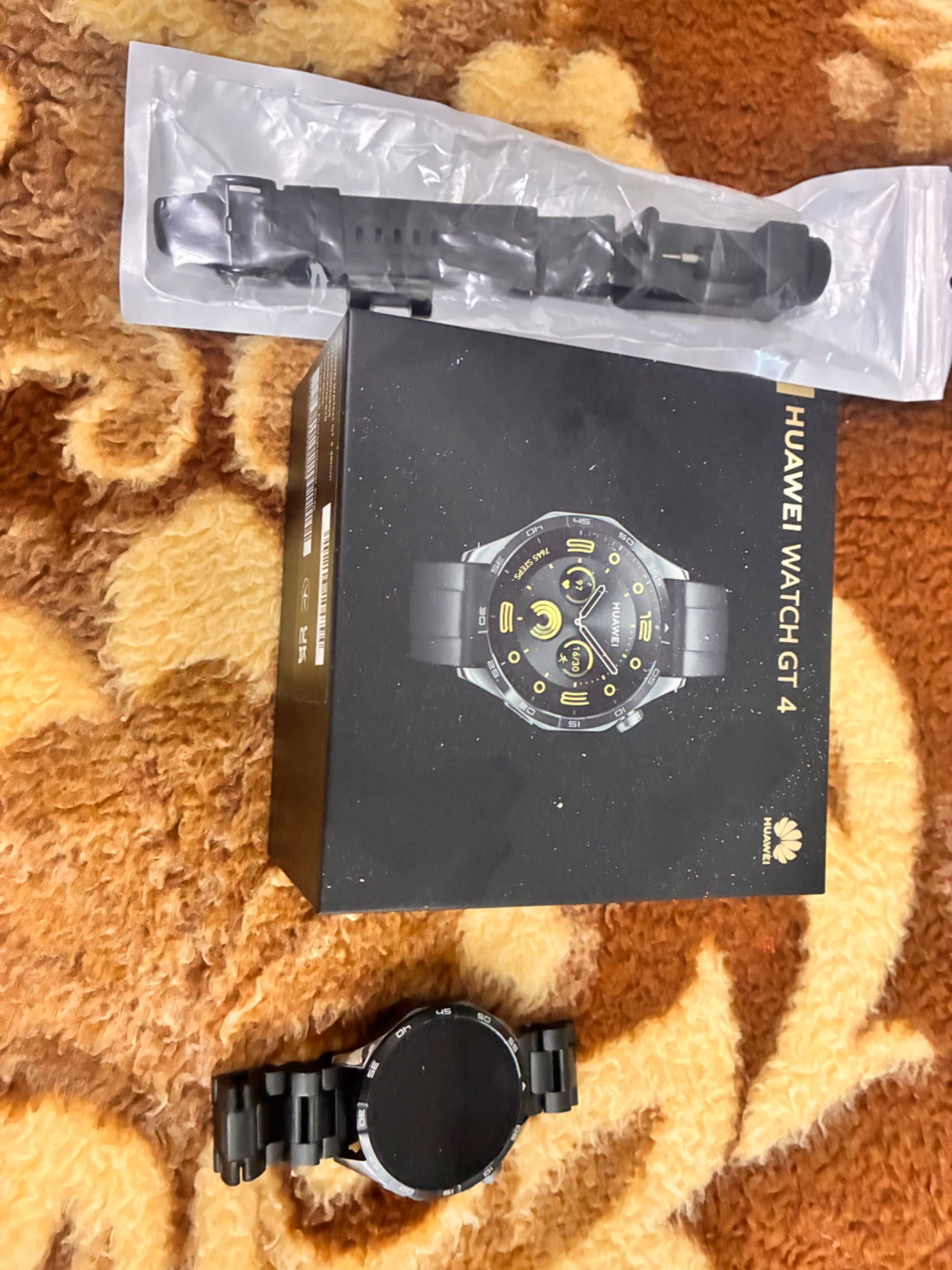 продавам смарт часовник huawei gt4