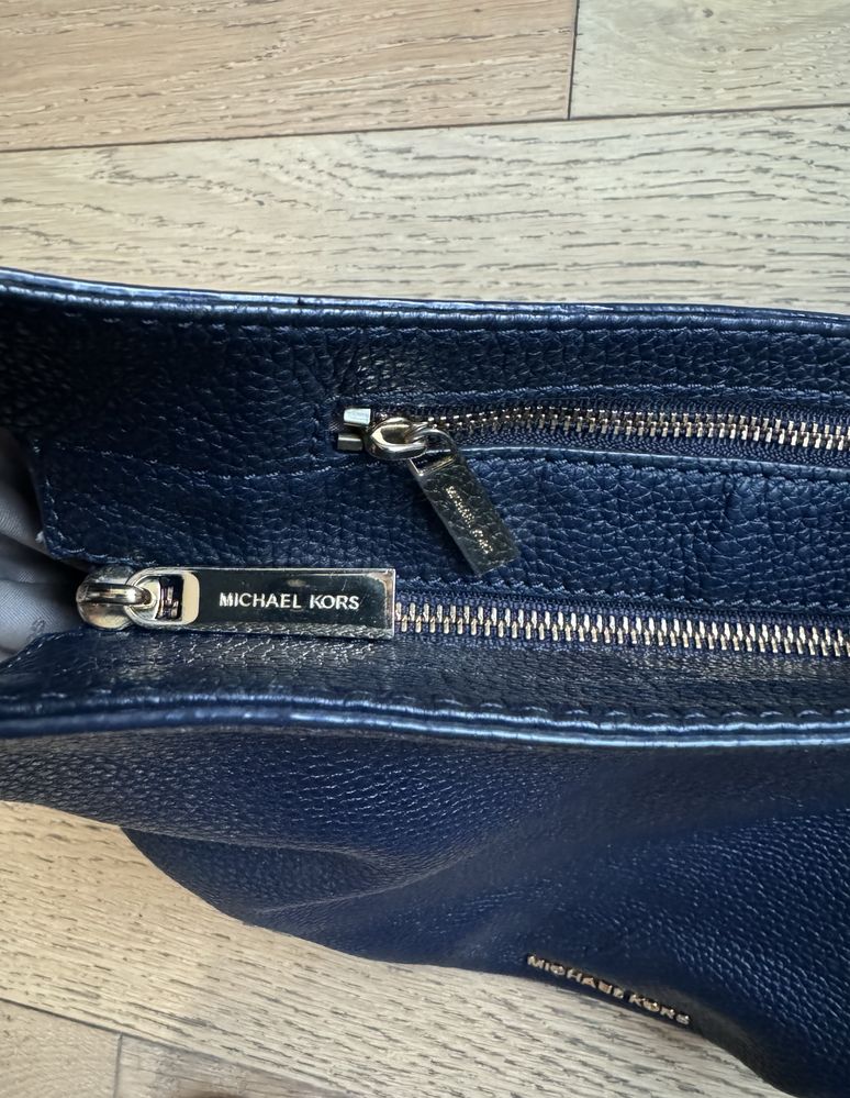Michael Kors тъмно синя чанта