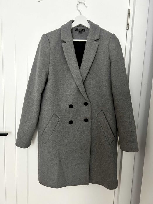 Palton gri-purtat foarte putin