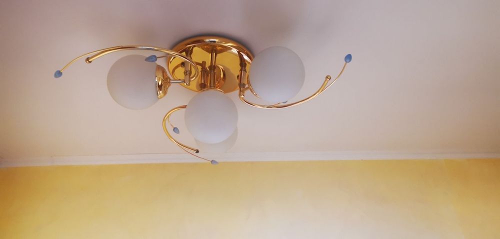 Продавам полилей