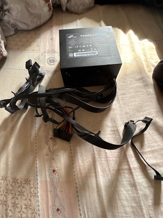 FSP Raider II 550W, model RA2-550, cu certificare 80+ Silver
