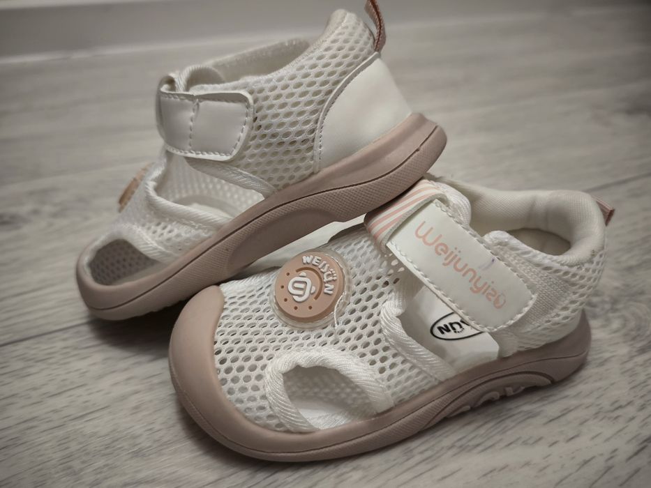 Продам детские сандали