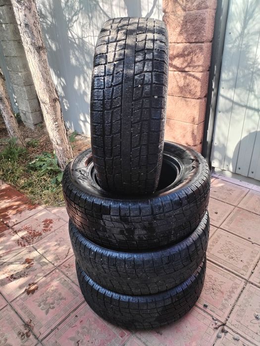 Продам комплект шин