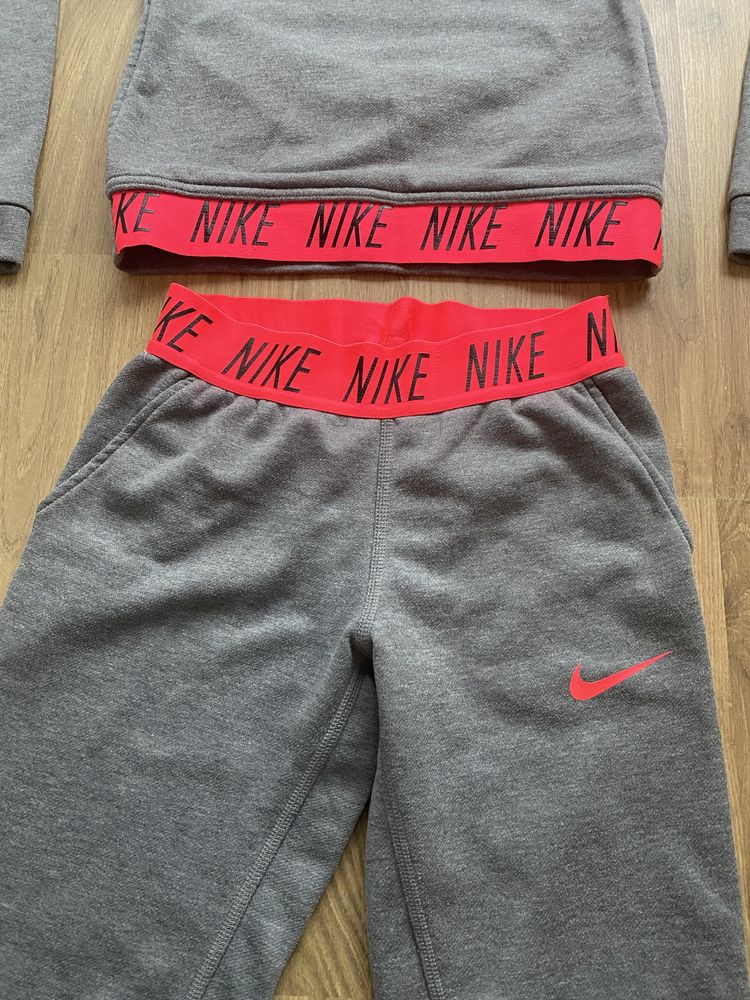 Екип на Nike 10-12 години*