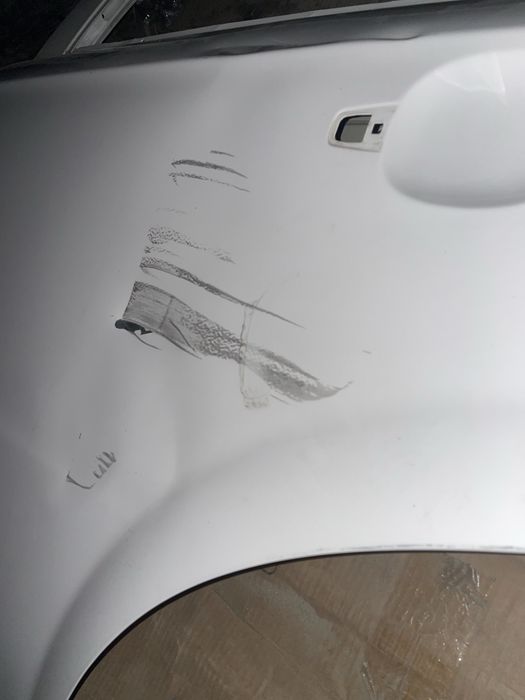 Nexia 3 ong taraf orqa eshigi sotiladi b/u ufar yoq