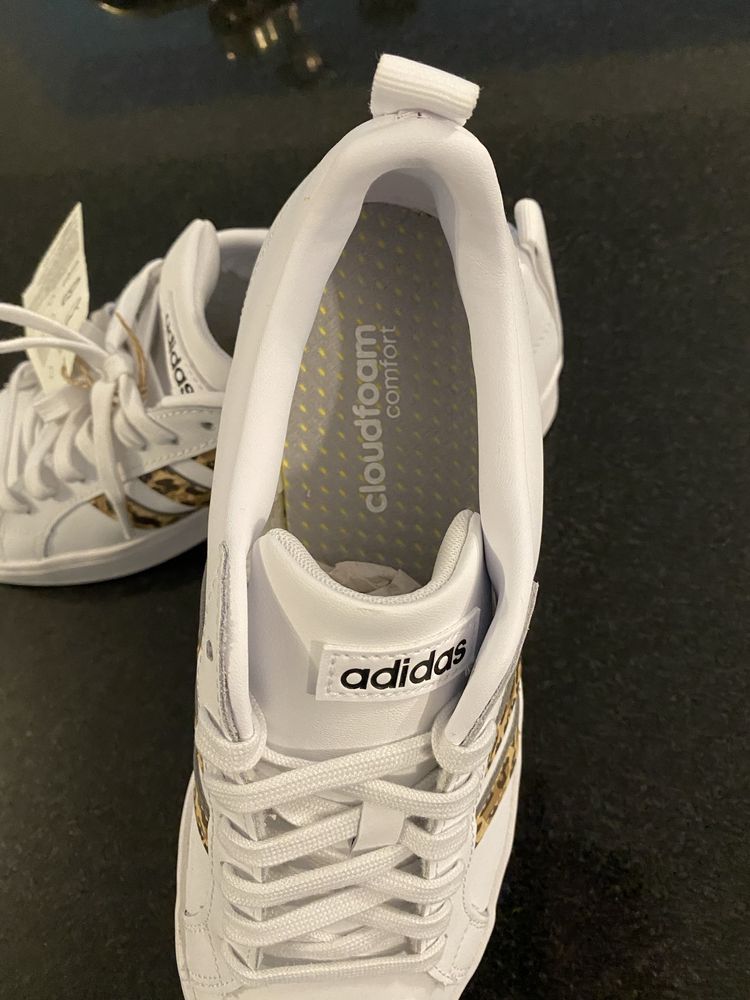 Adidas marimea 42 si 40, noi cu eticheta